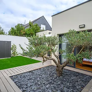  Hébergement de vacances La P'tite Vannetaise - Petite Maison Au Bord De L'eau à Conleau Avec Vélos France